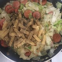 卷心菜香肠意面的做法图解6