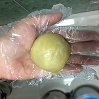 微甜豆沙蛋黄酥的做法图解4