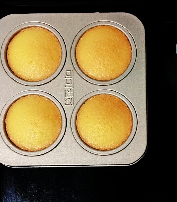 小杯型海綿蛋糕的做法