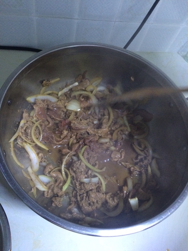 爆炒小牛肉的做法图解2