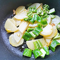 #助力高考营养餐#土豆炒腊肠的做法图解7