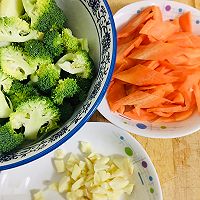 #轻食季怎么吃#蒜香西兰花的做法图解1