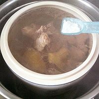 清炖土猪大骨汤的做法图解5