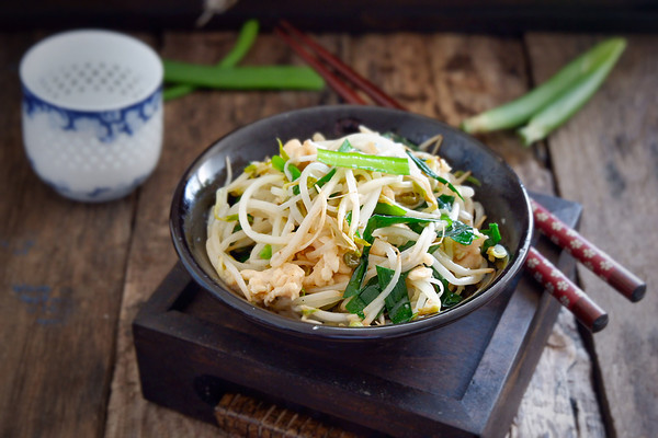 韭菜鸡丝炒豆芽