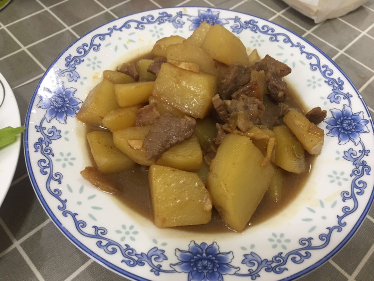 土豆炖猪肉的做法
