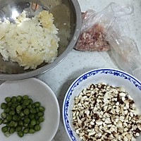香菇肉末糯米烧卖的做法图解3