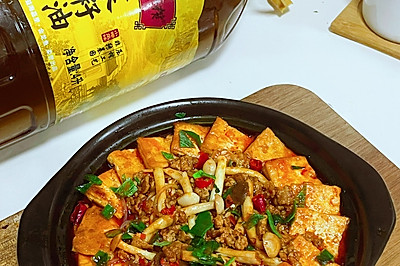 麻辣菌菇肉末豆腐煲