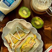 快手早餐-蟹柳厚蛋烧三明治的做法图解7