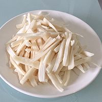 简单而美味——杏鲍菇炒肉的做法图解1