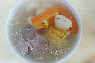玉米红萝卜马蹄大骨汤