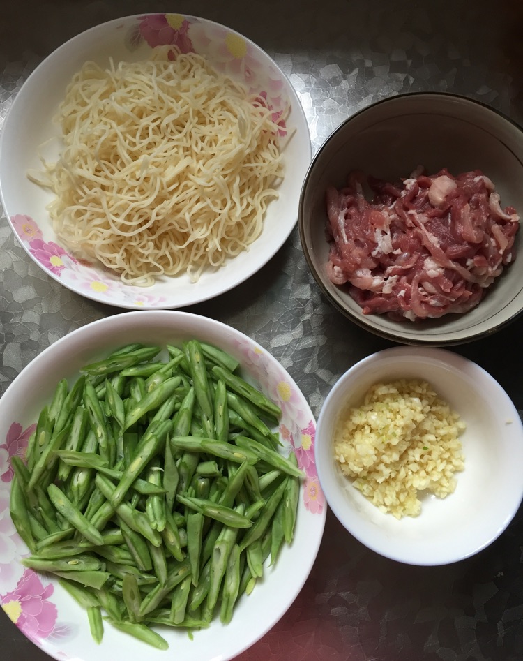 豆角炒面的做法图解1