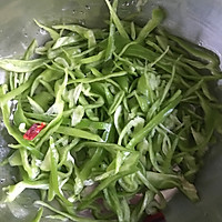 青椒木耳肉丝的做法图解2