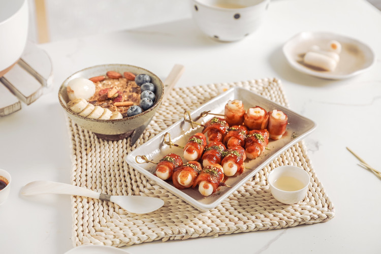 韩式培根年糕串+水果燕麦粥的做法