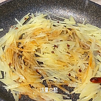 #巨下饭的家常菜#酸辣土豆丝，快手下饭菜的做法图解6