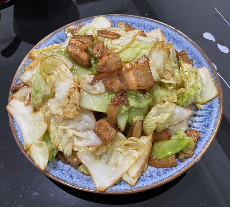 五花肉炒包菜的做法