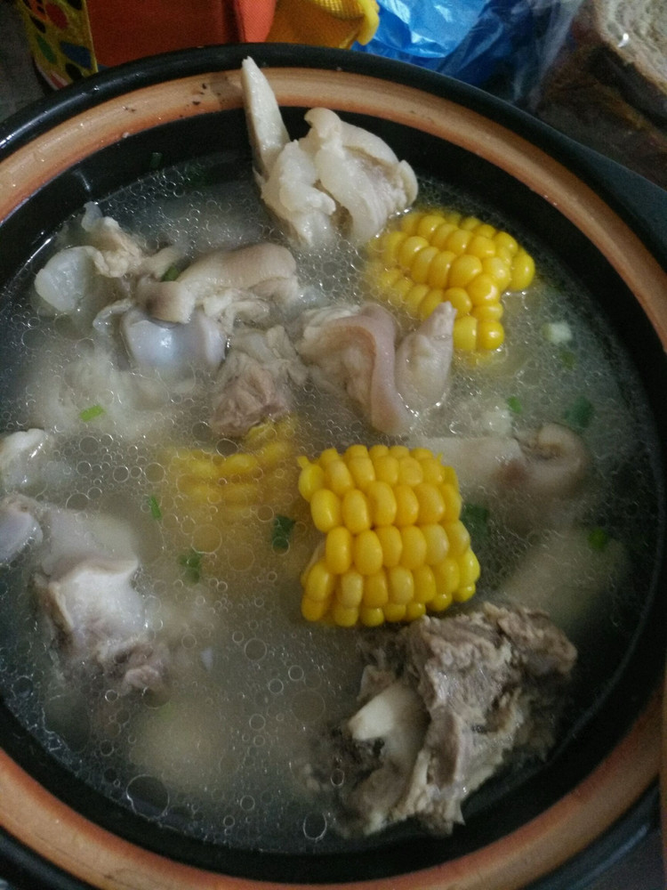 玉米山药猪蹄汤的做法