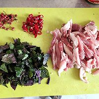 #豪吉川香美味#顺气解乏的乡野川味麻辣紫苏炒肉的做法图解2