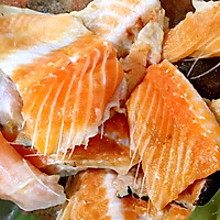 香煎三文鱼骨的做法图解1