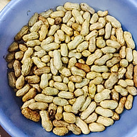 水煮花生的做法图解1