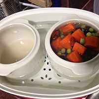 懒人营养午餐系列--黑木耳豌豆红萝卜炖排骨+蒸饭的做法图解6