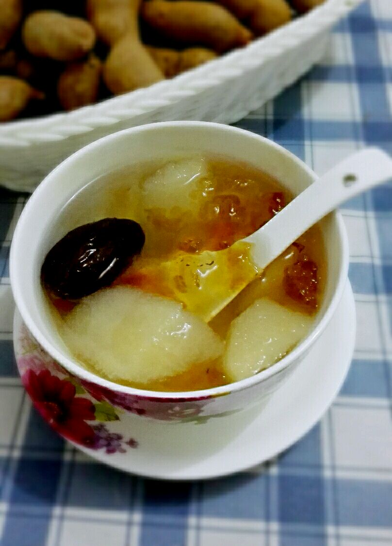 Autumn and winter beauty lung moistening sweet soup