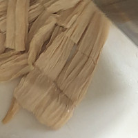 下饭菜：腐竹炒肉的做法图解2