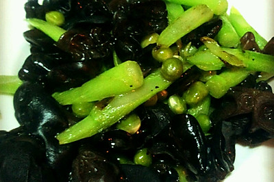 木耳炒青豆