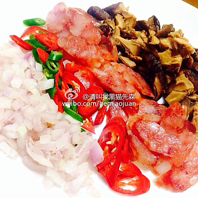 （不用炒的“炒饭”）无油的“香菇腊肉饭”