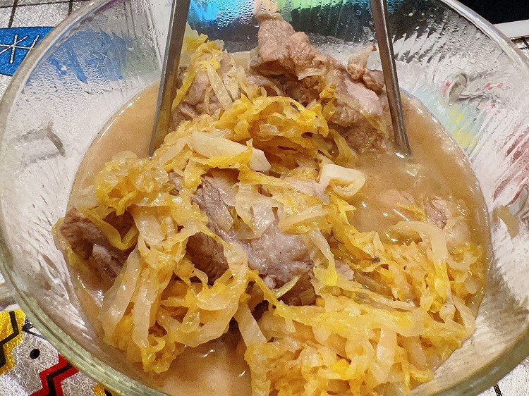 酸菜炖排骨的做法