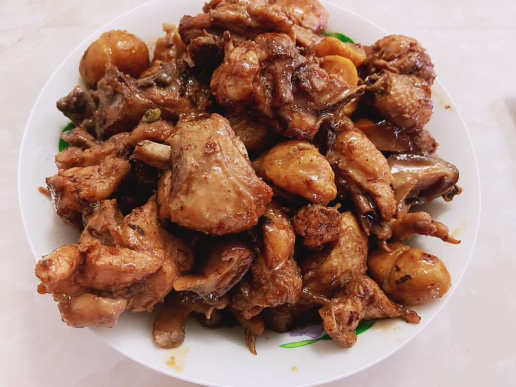 香菇板栗炖鸡的做法