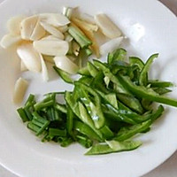 红烧鲫鱼豆腐的做法图解2