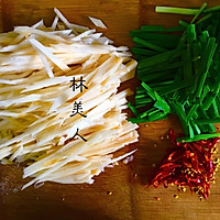 藕丝炒韭菜的做法图解1