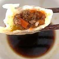 羊肉胡萝卜木耳水饺的做法图解7