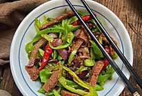 #味达美名厨福气汁，新春添口福#青椒炒牛肉的做法