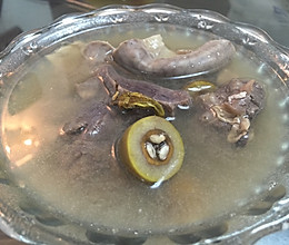 霍斛青橄榄炖花生猪肺粉肠汤的做法