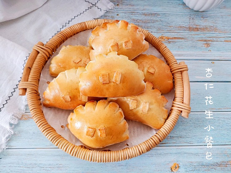 花生杏仁酱小餐包（详细介绍做面包的技巧）的做法