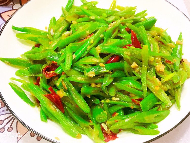 辣椒丝炒四季豆丝的做法