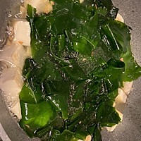 裙带菜豆腐汤的做法图解5