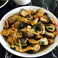 草菇金针菇烧肉片的做法图解1