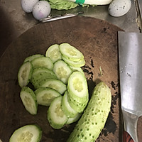 黄瓜皮蛋汤的做法图解2
