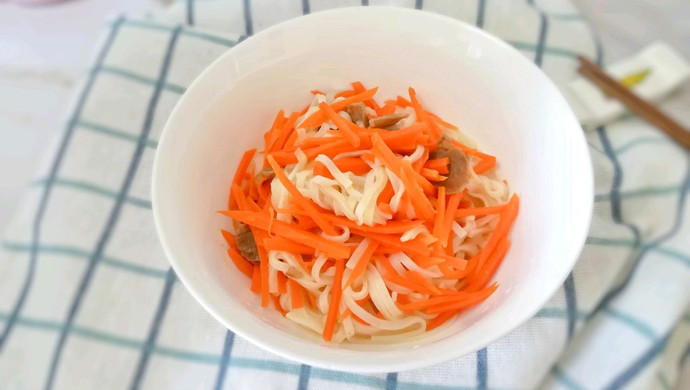 胡萝卜炒肉拌面:宝宝营养辅食食谱菜谱