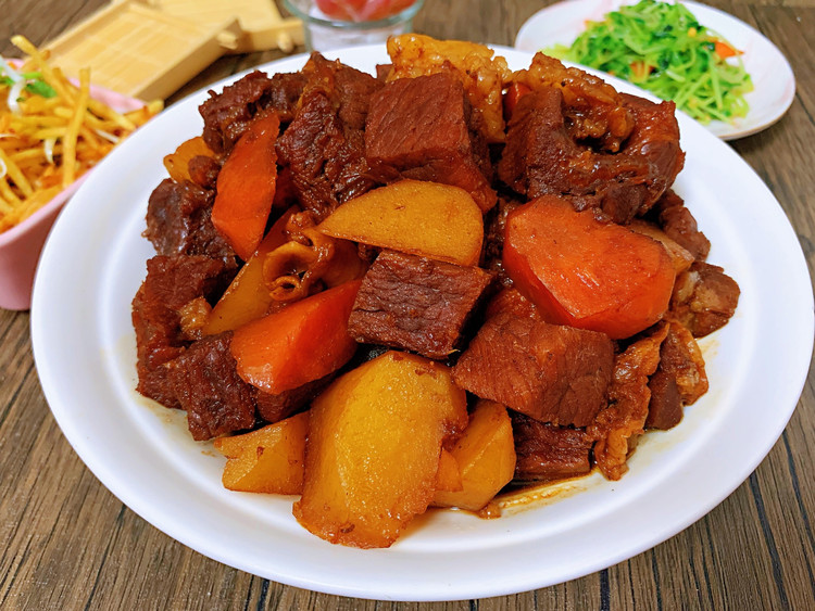 胡萝卜土豆炖牛肉的做法