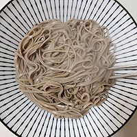 番茄肥牛荞麦面—快手营养两不误的做法图解4