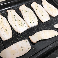 迷迭香烤杏鲍菇#花10分钟，做一道菜！#的做法图解2