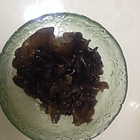 芹菜胡萝卜炒木耳火腿的做法图解3
