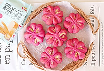 #爱好组-高筋#粉红四叶草椰蓉面包的做法