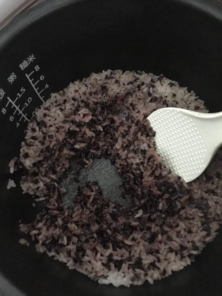 早餐糯米饭团的做法图解1