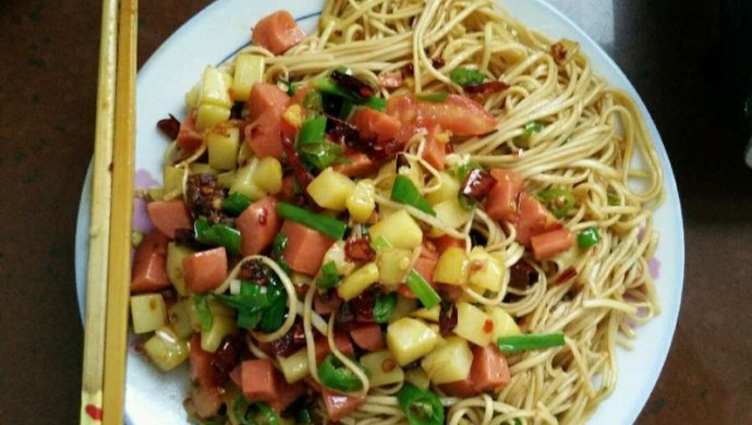 土豆火腿炒意面
