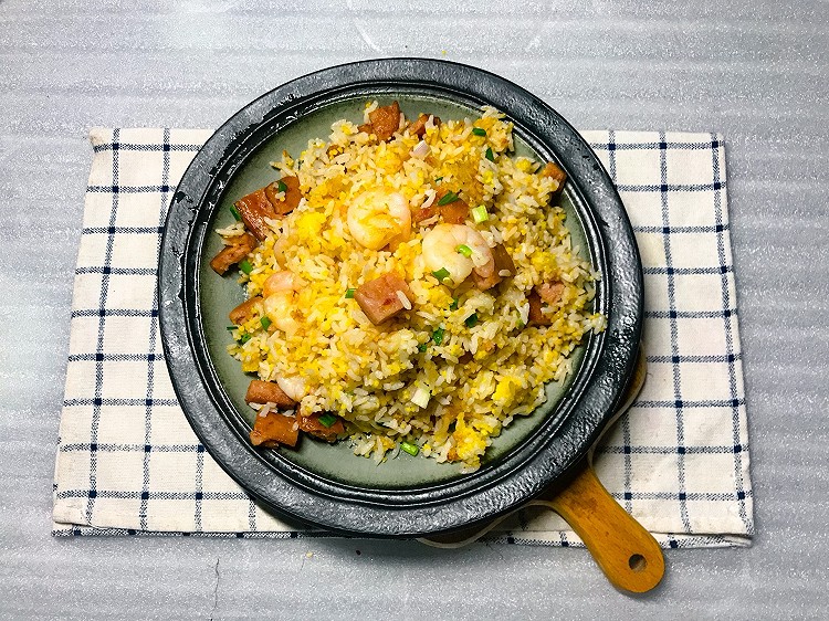 虾仁火腿炒饭】的做法
