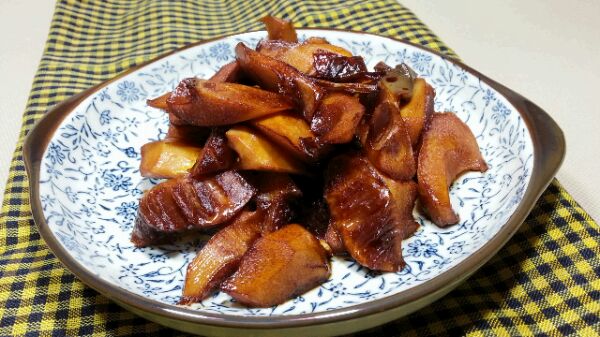 Spring bamboo shoots with oil sauce